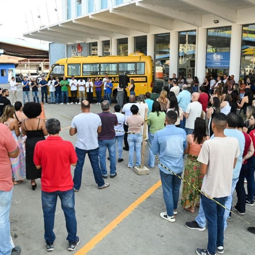 Prefeito de Barra Mansa entrega novo micro-ônibus escolar acessível